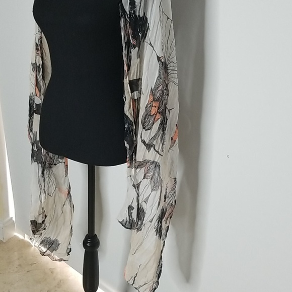 Multicolored Design Scarf & Wrap - Picture 2 of 4